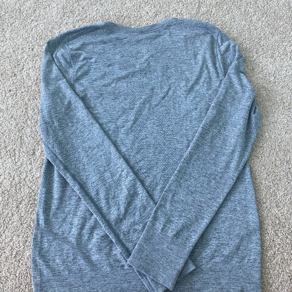Brand new relaxed fit lululemon long sleeve - size 4 - Picture 3 of 6